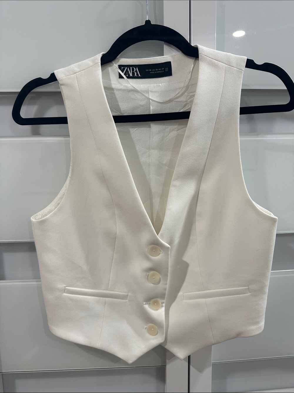Zara Cream Button-Front Sleeveless Vest